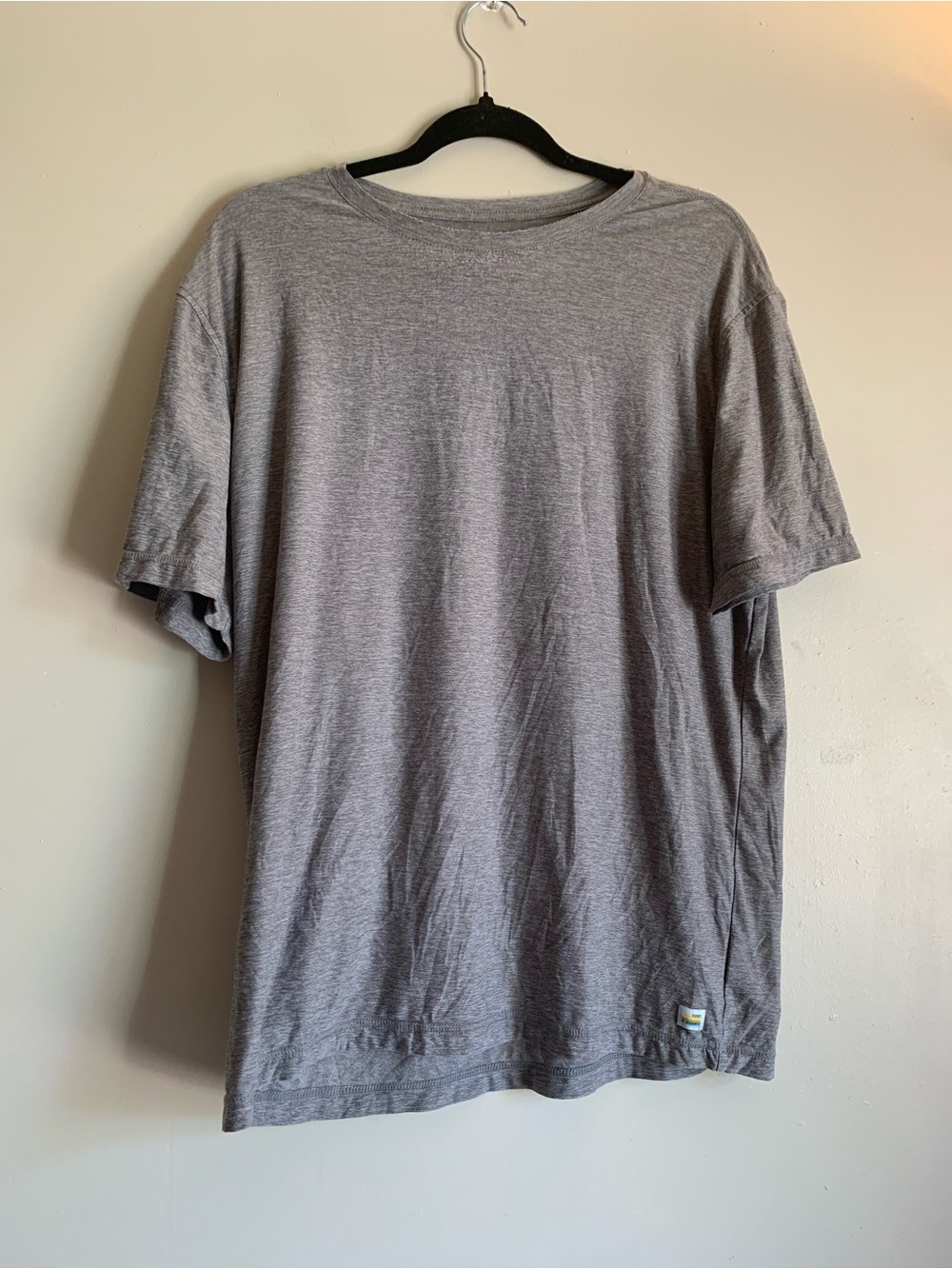 Vuori Mens Grey Top T-shirt Size Small Casual Athletic Clothing Leisure